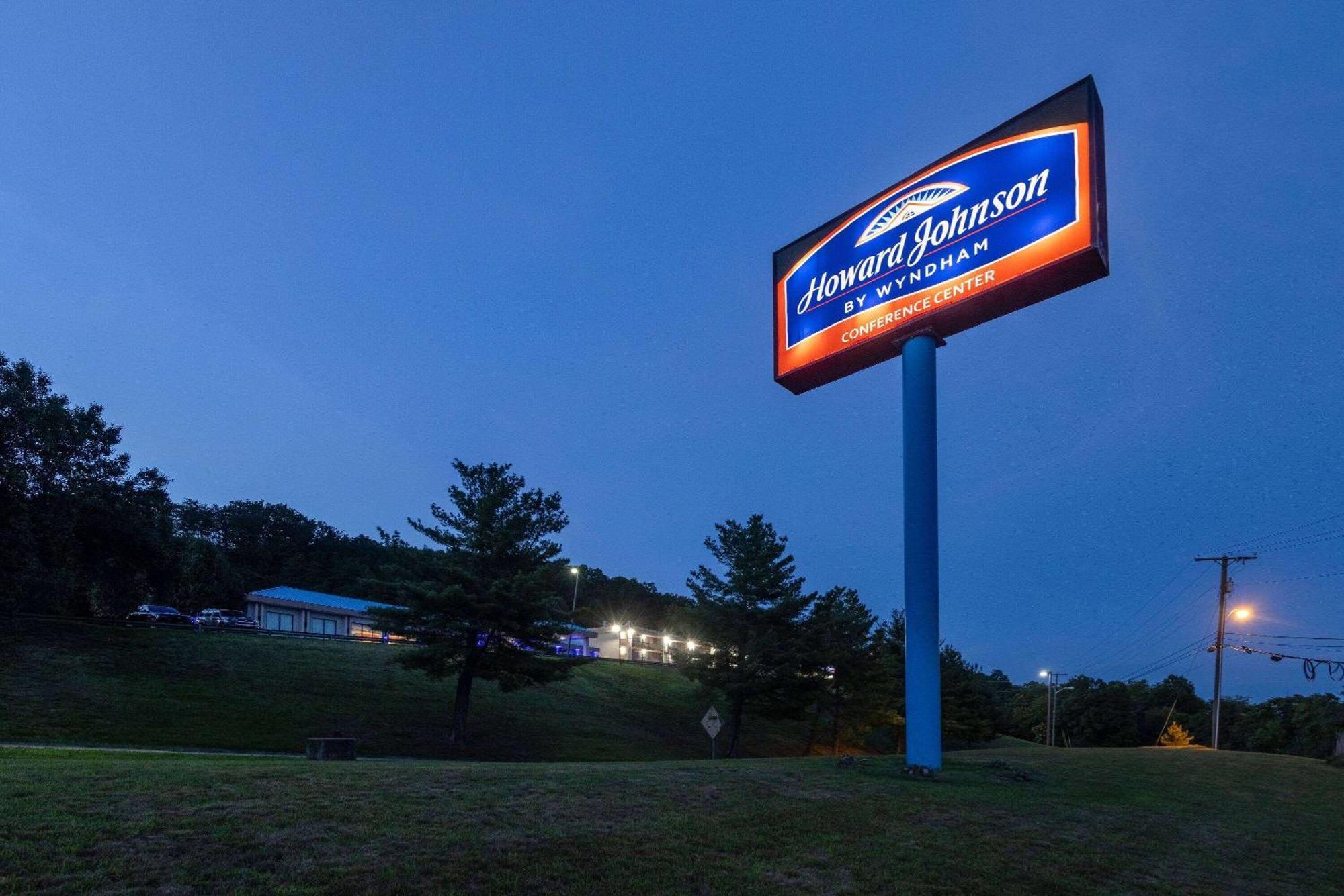 Howard Johnson Hotel & Conference Center By Wyndham Сейлем Екстериор снимка